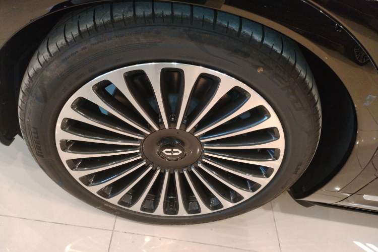 Used Hima AITO M9 2025 Extended-Range Ultra Version 52 kWh 5-Seater Edition