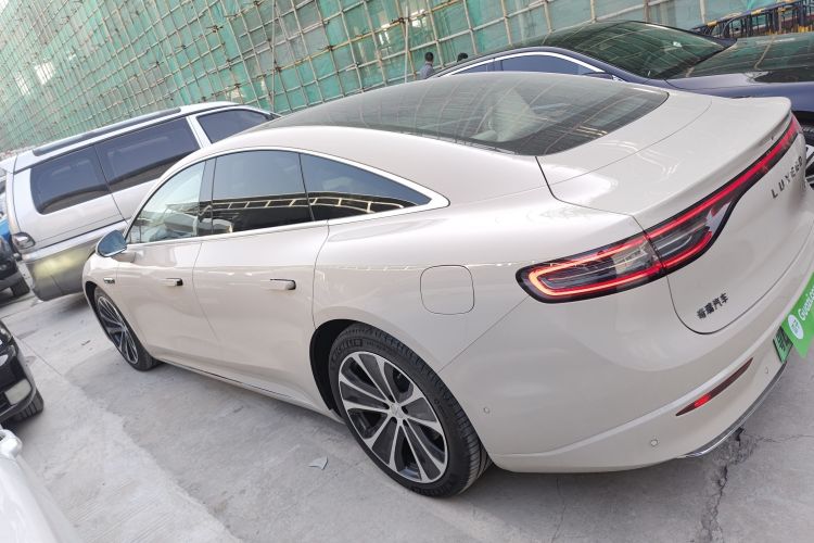 Used Hima Luxeed S7 2025 855 km Max
