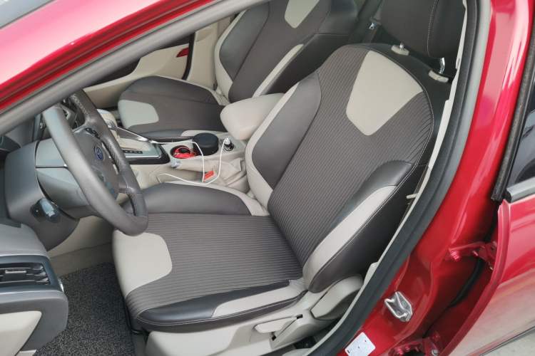 Used Ford Focus 2012 Sedan 1.6L Automatic Fashion Edition