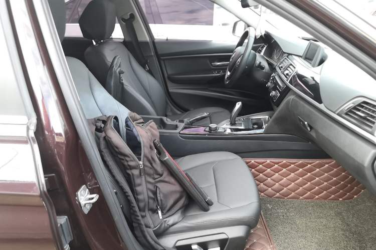 Used BMW 3 Series 2016 320Li Ambition Model
