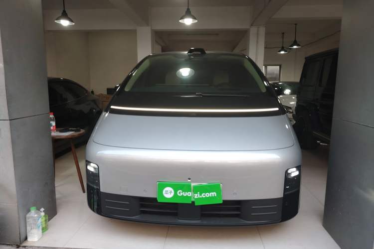 Used Li Auto MEGA 2024 Ultra Model
