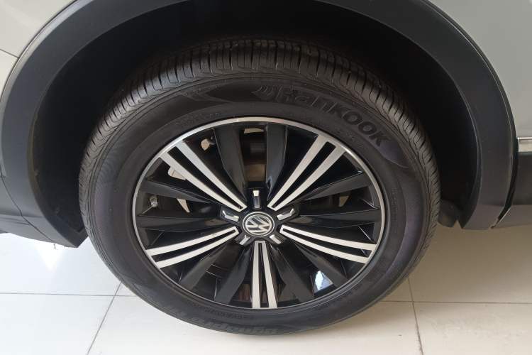 Used Volkswagen Tiguan L 2020 330TSI Automatic Two-Wheel Drive Panoramic Comfort Edition China VI Standard
