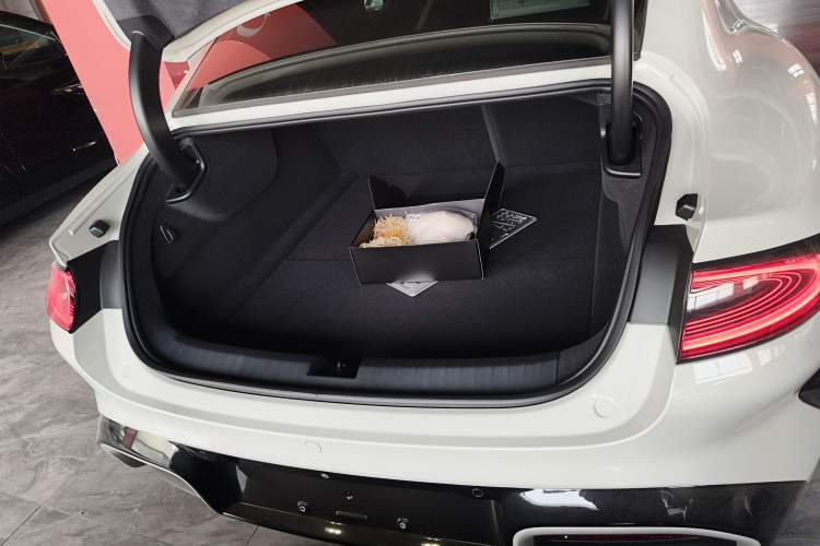 Used  SU7 2024 Rear-Drive Long-Range Intelligent Driving Version
