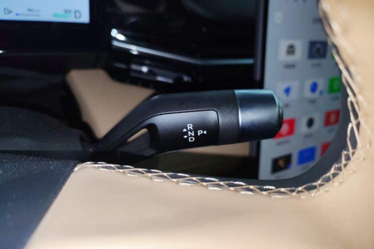 Used  L6 2023 125km MAX
