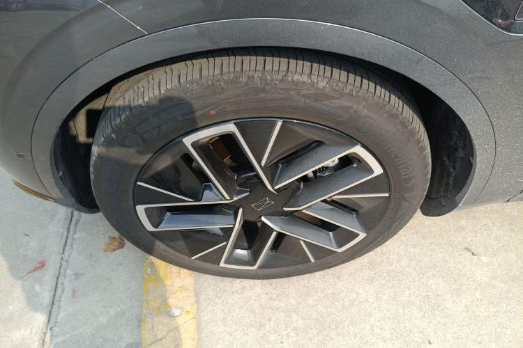 Used  11 2023 Long-Range Single-Motor Version 5 Seats