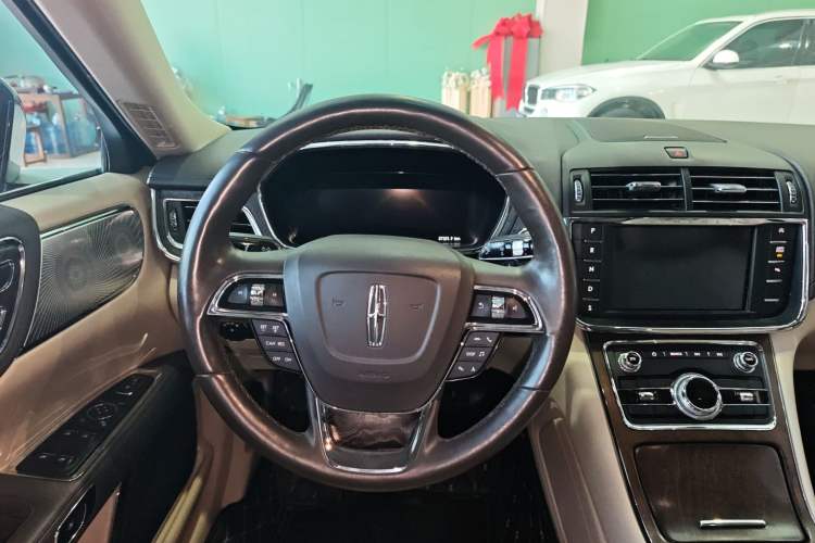 Used Lincoln Continental 2019 2.0T Two-Wheel Drive Zunya Version China VI Standard
