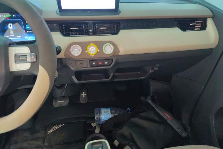 Used Chery QQ Ice Cream 2024 Youth Edition 205km Milkshake
