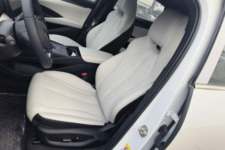 Used BYD Seal 06 New Energy 2024 DM-i 120KM Luxury Model
