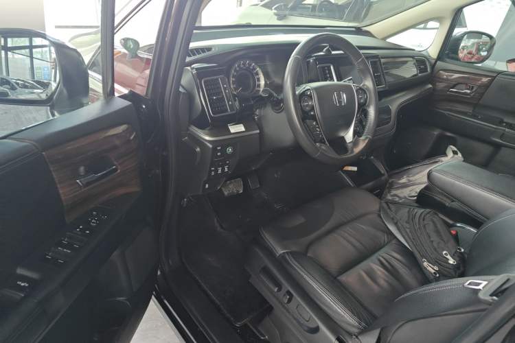 Used Honda Elysion 2016 2.4L Luxury Edition
