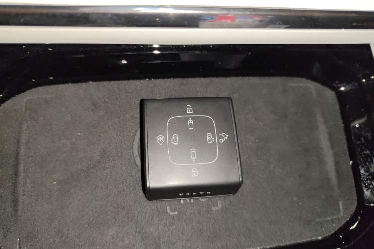 Used Volvo EM90 2025 Ultra Six-Seater