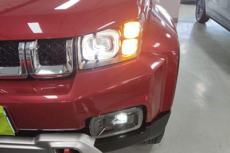 Used  BJ40 2020 2.0T Automatic Four-Wheel Drive Urban Hunter Edition Chivalrous Type
