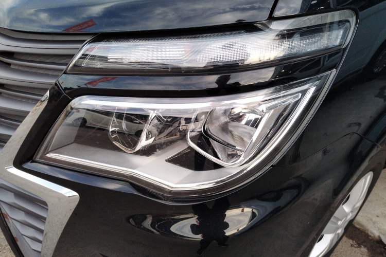 Used FORTHING Lingzhi 2023 M5L 1.6L Base Model 7 Seats
