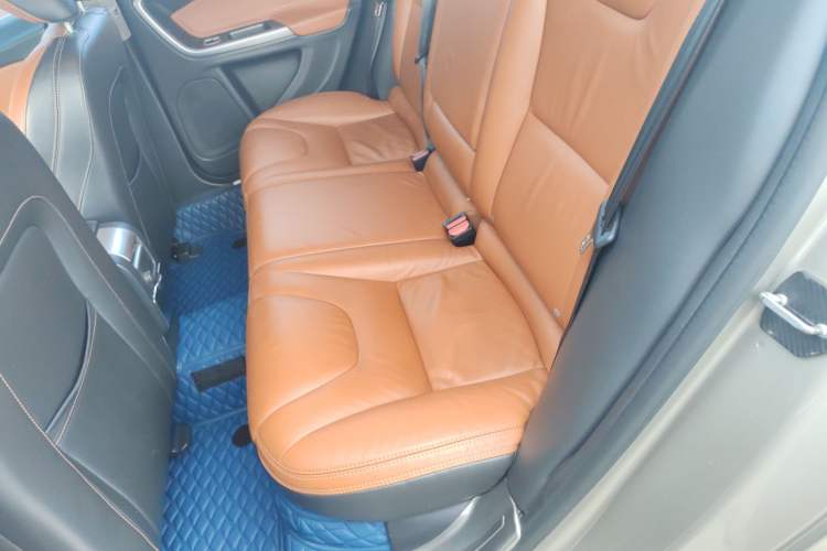 Used Volvo V60 2015 T5 Zhiya Edition
