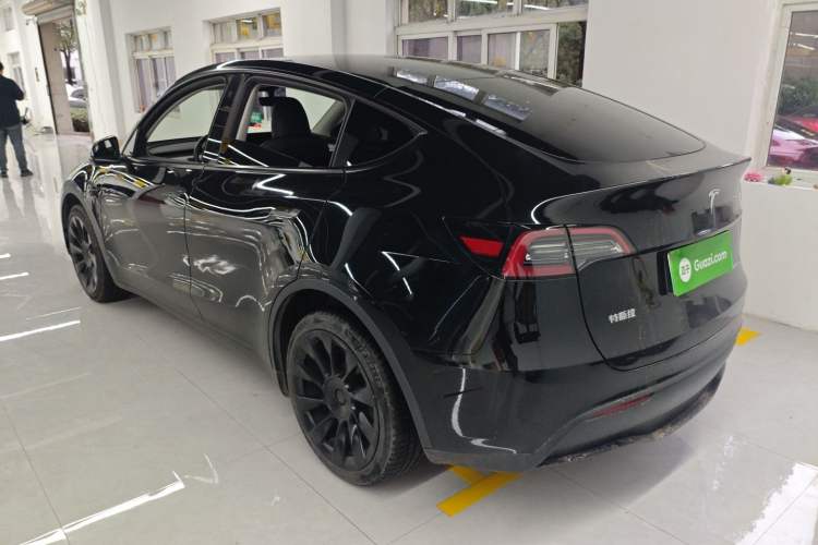Used Tesla Model Y 2023 Long-Range All-Wheel-Drive Version