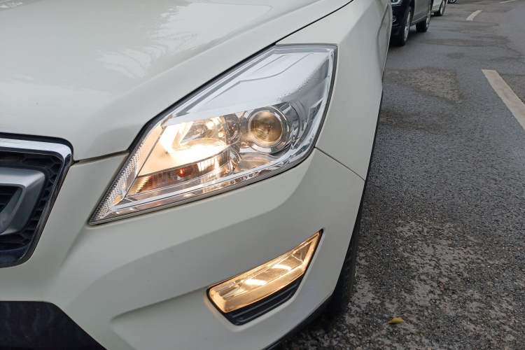 Used BAIC Senova X65 2015 2.0T automatic comfort version
