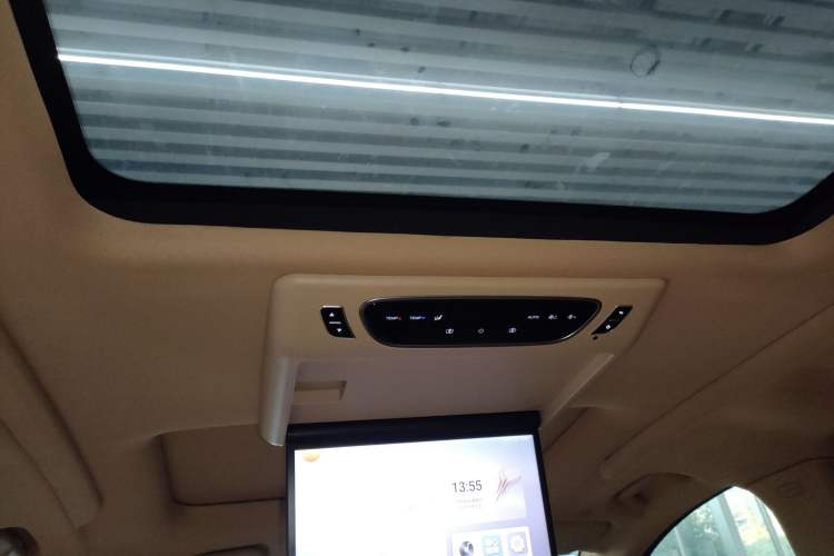 Used VOYAH Dream 2024 PHEV Extended-Range Premium Edition
