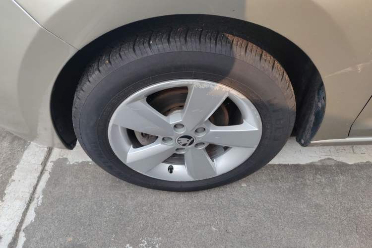 Used Skoda Rapid 2013 1.6L Manual Smart Selection Model
