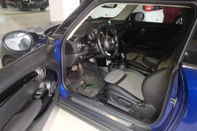 Used MINI MINI 2019 1.5T COOPER Classic Edition