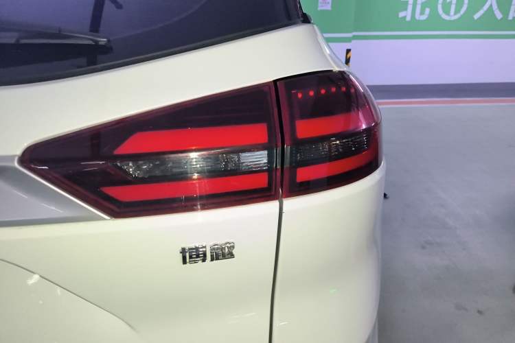 Used Geely Auto Emgrand X7 Sport 2021 Million Edition 1.8TD DCT Two-Wheel Drive Comfort Model
