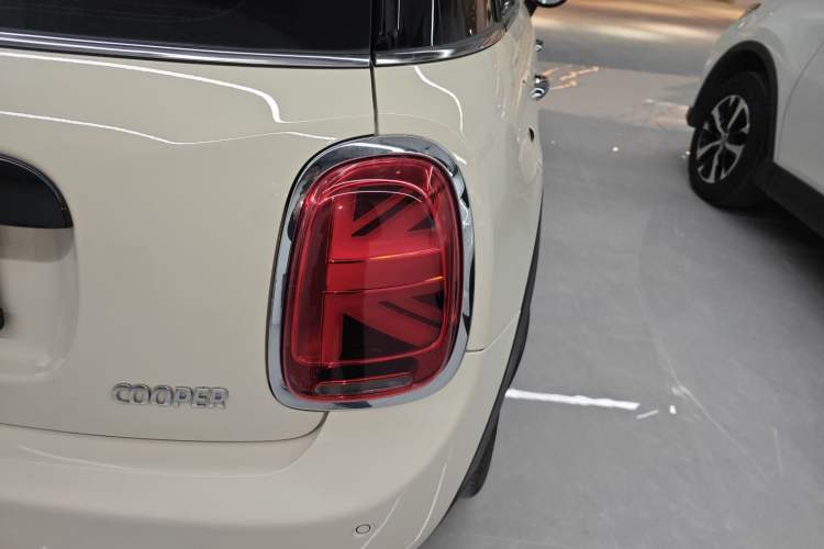 Used  MINI 2019 1.5T COOPER Classic Edition Five-Door Version
