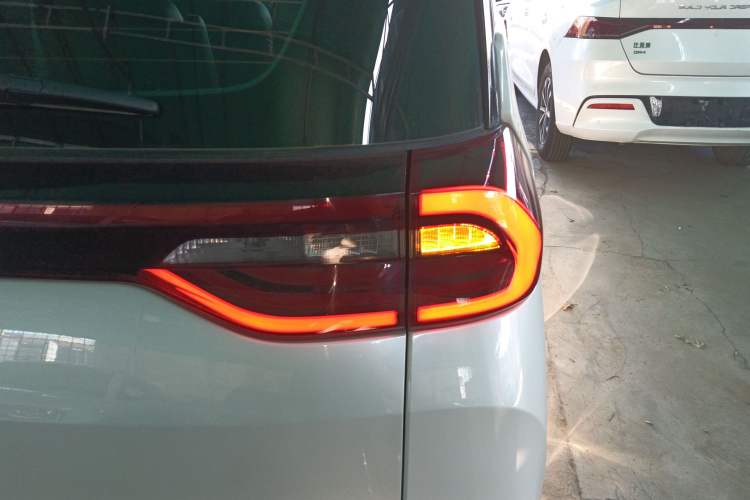 Used GAC Trumpchi M6 2023 PRO 270T DCT Luxury Edition
