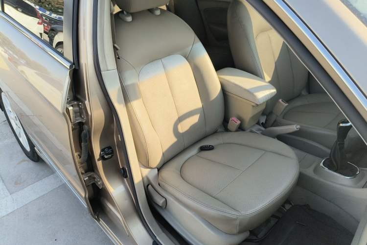 Used Dongfeng Aeolus A60 2012 1.6L Manual Prestige Edition
