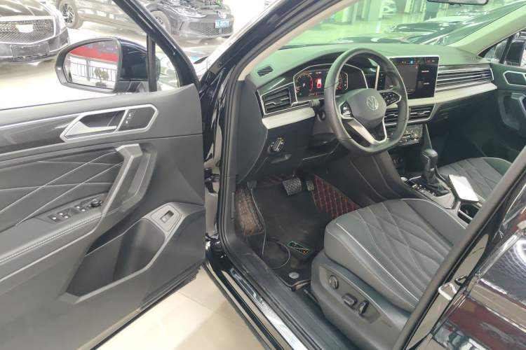 Used Volkswagen Tiguan L 2023 330TSI Automatic Two-Wheel Drive Smart Edition
