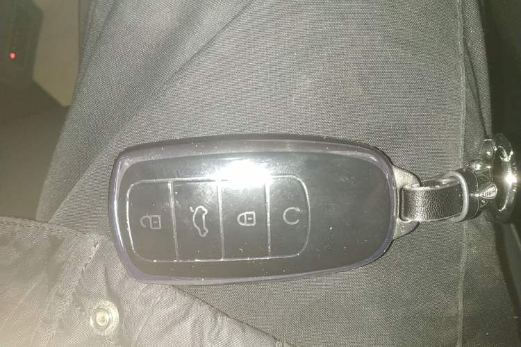 Used Chery Tiggo 8 PRO New Energy 2023 Champion Edition 1.5T 100km Glory Version
