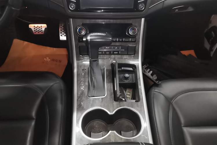 Used Haval H8 2015 2.0T two-wheel drive Comfort trim level