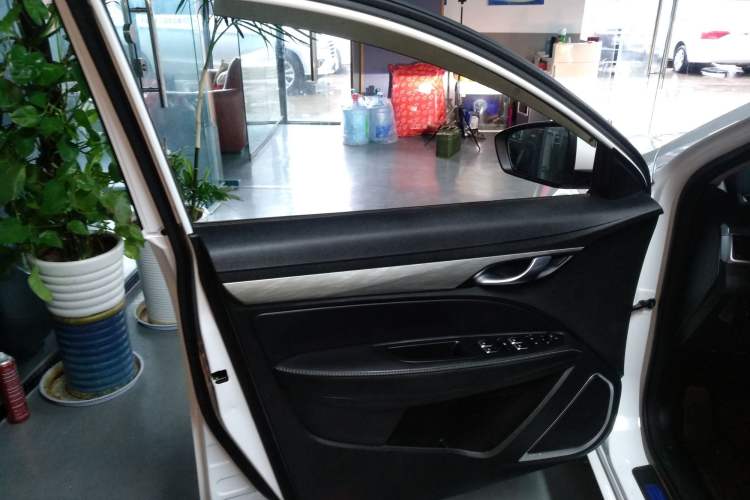 Used Geely Auto Emgrand 2019 Leading Edition 1.5L CVT Upward Asian Games Edition China VI
