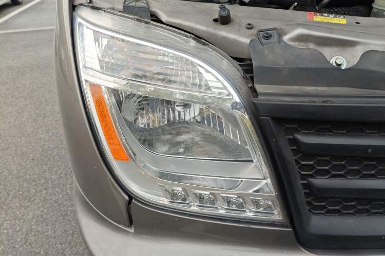 Used SAIC MAXUS Xintu V80 2021 2.0T Manual Classic Aoyuntong Short Wheelbase Ultra-Low Roof 5/6-Seater