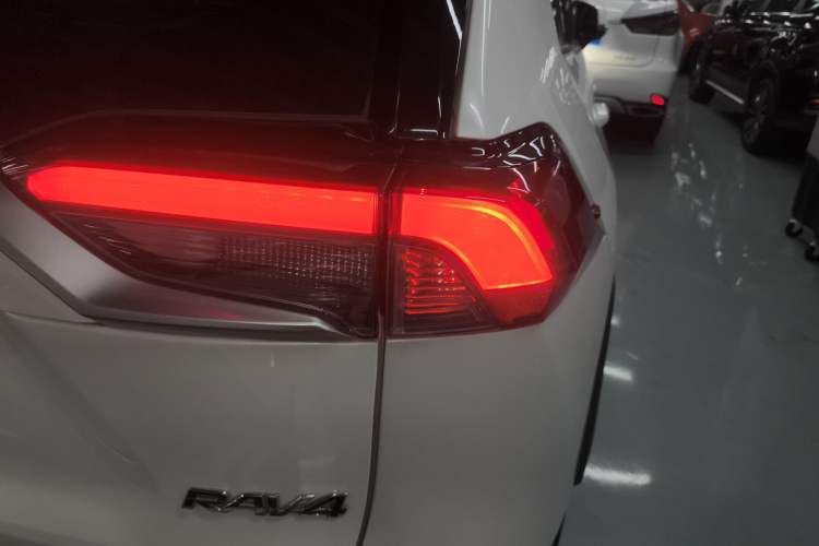 Used Toyota RAV4 2020 2.0L CVT Two-Wheel Drive Prestige Edition
