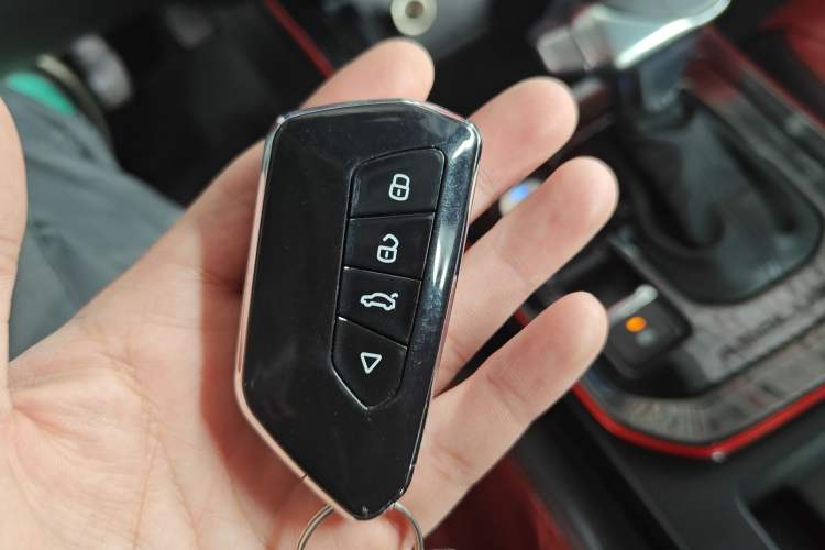 Used Dongfeng Aeolus Yixuan 2022 230T Automatic Adaptive-Beam Knight Edition