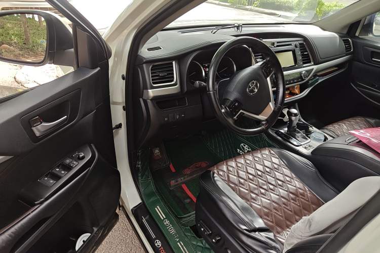 Used Toyota Highlander 2018 2.0T Four-Wheel Drive Luxury Edition 7 Seats China V Emission Standard
