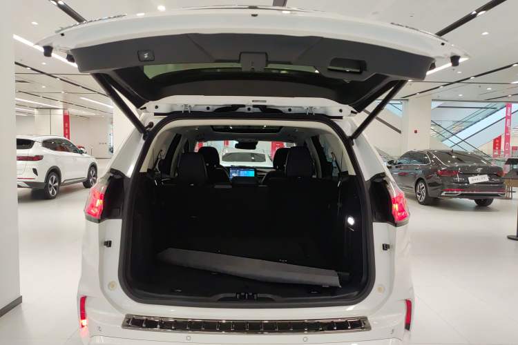 Used Ford Edge 2021 PLUS EcoBoost 245 Two-Wheel-Drive Titanium 7-Seater