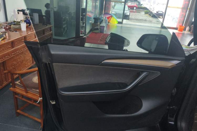 Used Tesla Model Y 2021 Long-Range All-Wheel-Drive Version
