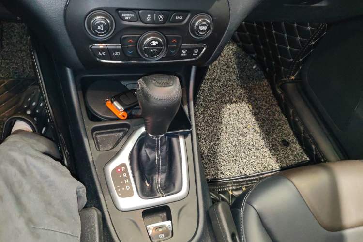 Used  Cherokee 2016 2.4L Leading Edition
