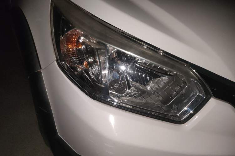 Used Venucia R50X 2015 1.6L Manual Luxury Edition
