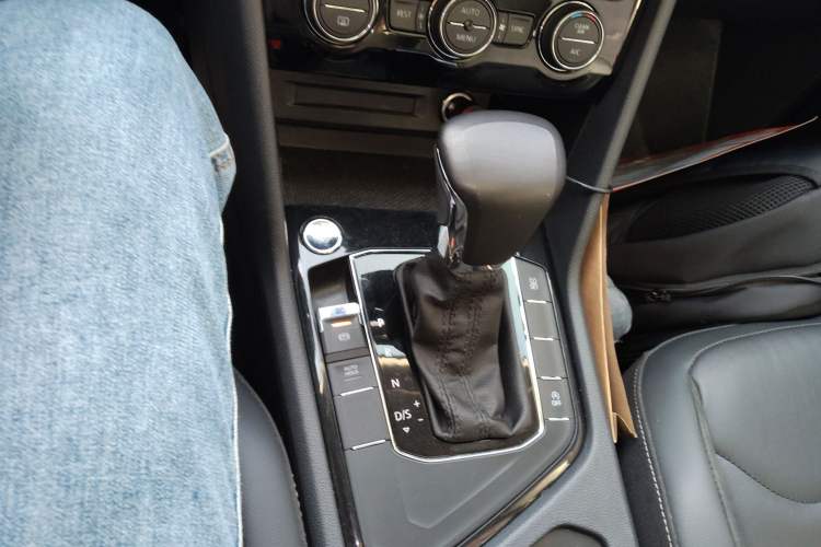 Used Volkswagen Tiguan L 2019 330TSI Automatic Two-Wheel Drive Panoramic Comfort Edition China V Standard
