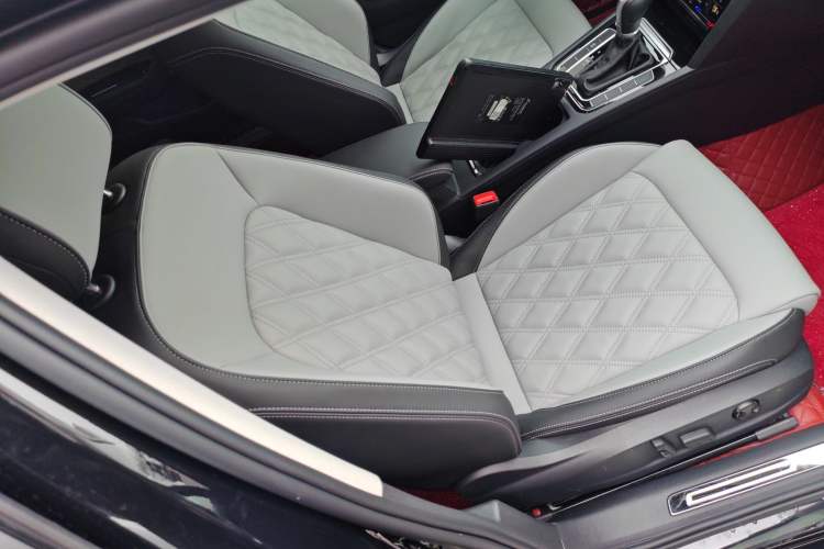 Used Volkswagen Magotan 2023 2 Million Units Limited Edition 280TSI DSG Leading Version
