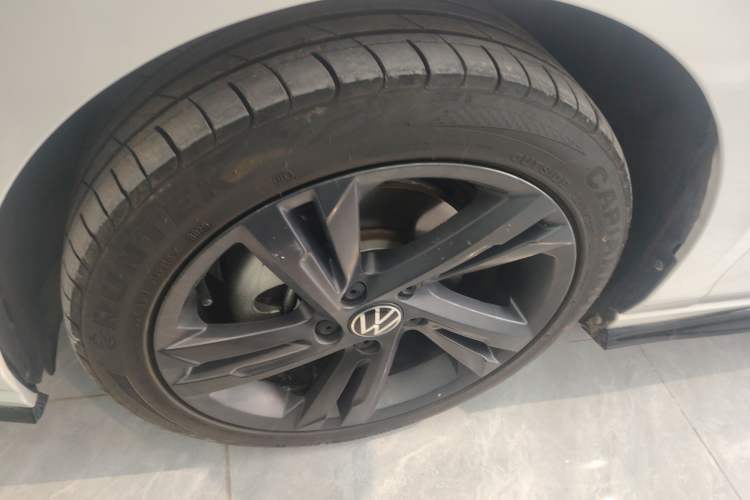 Used Volkswagen Golf 2023 Facelift 280TSI DSG R-Line Lite
