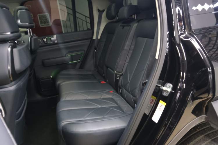 Used  Leopard 5 2023 Navigator Edition
