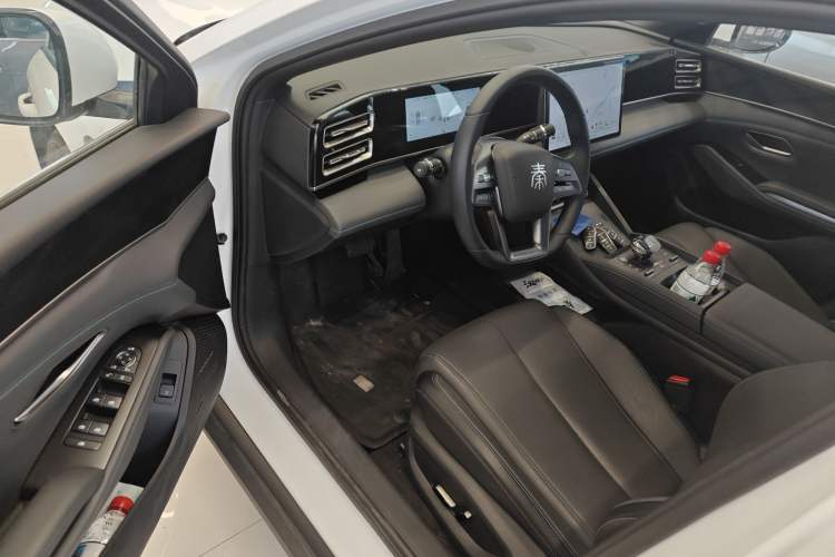 Used BYD Qin L 2025 DM-i Smart Drive 120KM Superior Model
