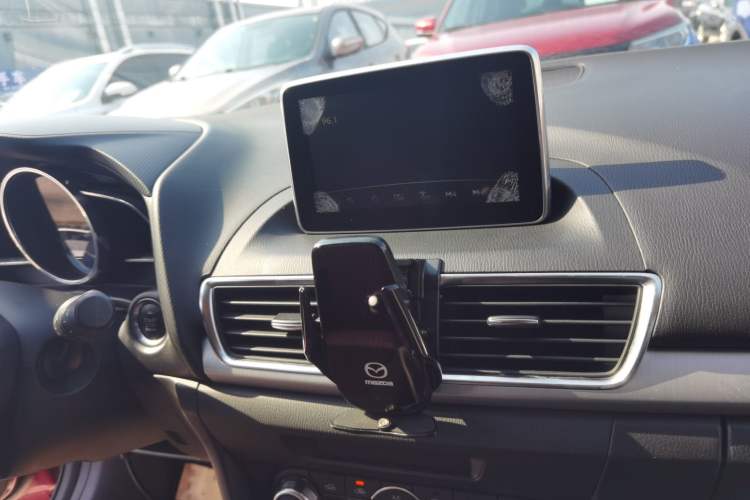 Used Mazda Mazda 3 Axela 2016 Hatchback 1.5L Automatic Luxury Model