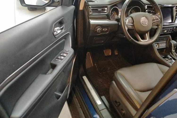 Used  Grand Commander 2022 2.0T Two-Wheel Drive Luxury Version
