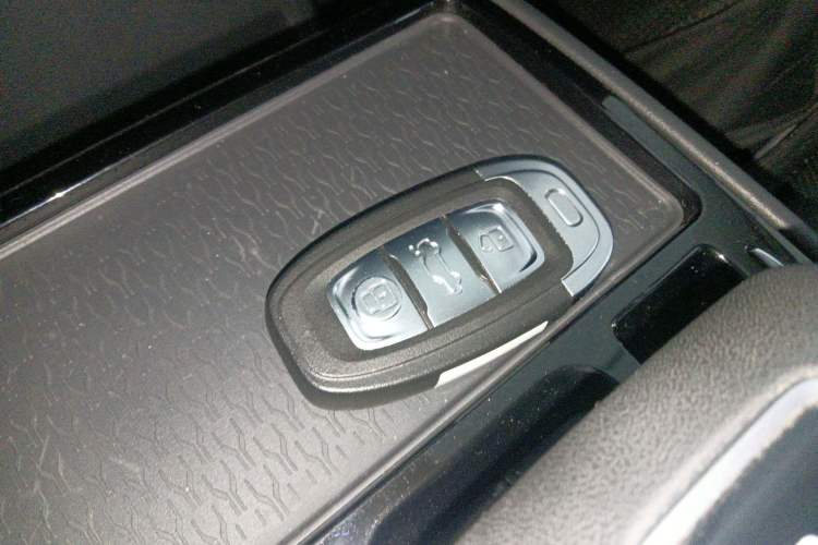 Used Hongqi E-QM5 2023 Base Travel Edition
