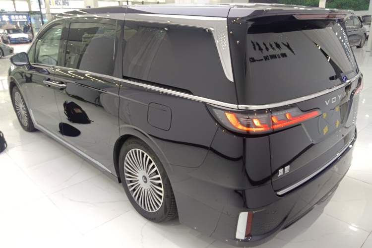 Used VOYAH Dream 2025 PHEV Four-Wheel-Drive Flagship Kunpeng Edition
