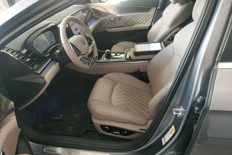 Used BYD Han 2024 DM-i Glory Edition 121KM Premium Model
