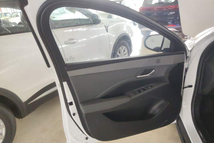Used BYD Qin PLUS 2025 DM-i Smart Drive 55KM Leading Model
