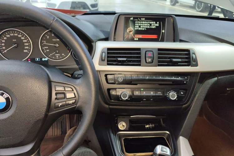 Used BMW 3 Series 2015 316Li Fashion Model
